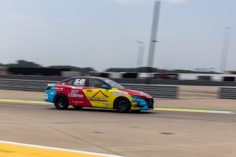 Coupe Nissan Sentra à ICAR