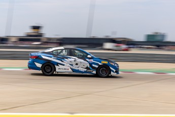Coupe Nissan Sentra à ICAR