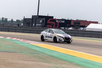 Coupe Nissan Sentra à ICAR