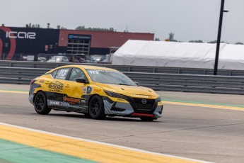 Coupe Nissan Sentra à ICAR