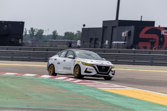 Coupe Nissan Sentra à ICAR