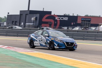 Coupe Nissan Sentra à ICAR