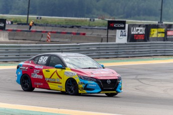 Coupe Nissan Sentra à ICAR