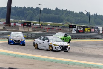 Coupe Nissan Sentra à ICAR