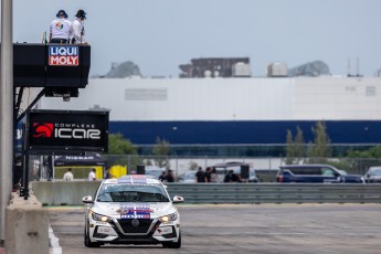 Coupe Nissan Sentra à ICAR