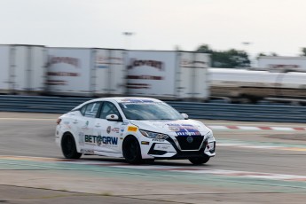 Coupe Nissan Sentra à ICAR