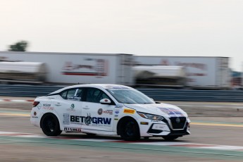 Coupe Nissan Sentra à ICAR