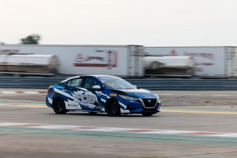 Coupe Nissan Sentra à ICAR