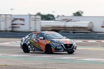Coupe Nissan Sentra à ICAR