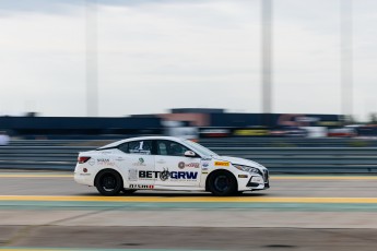 Coupe Nissan Sentra à ICAR