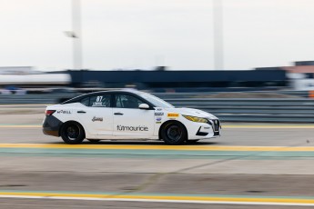 Coupe Nissan Sentra à ICAR