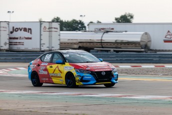 Coupe Nissan Sentra à ICAR