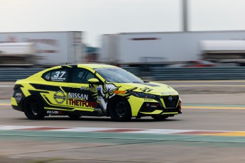 Coupe Nissan Sentra à ICAR
