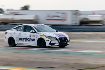 Coupe Nissan Sentra à ICAR