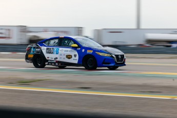 Coupe Nissan Sentra à ICAR