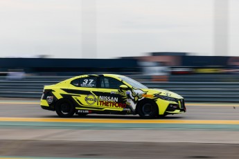 Coupe Nissan Sentra à ICAR