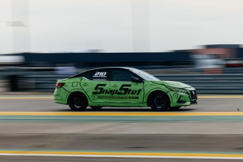 Coupe Nissan Sentra à ICAR
