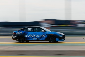 Coupe Nissan Sentra à ICAR