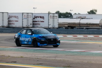 Coupe Nissan Sentra à ICAR