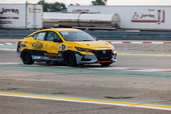 Coupe Nissan Sentra à ICAR