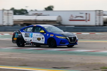 Coupe Nissan Sentra à ICAR