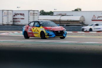 Coupe Nissan Sentra à ICAR