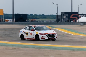 Coupe Nissan Sentra à ICAR
