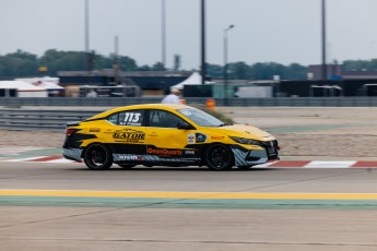 Coupe Nissan Sentra à ICAR