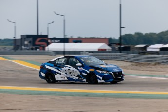 Coupe Nissan Sentra à ICAR