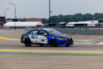 Coupe Nissan Sentra à ICAR