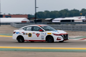 Coupe Nissan Sentra à ICAR