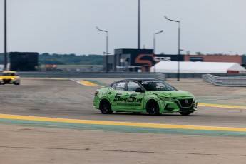 Coupe Nissan Sentra à ICAR