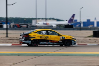 Coupe Nissan Sentra à ICAR