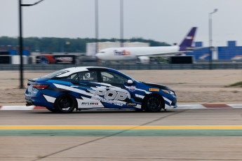 Coupe Nissan Sentra à ICAR
