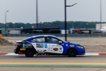 Coupe Nissan Sentra à ICAR
