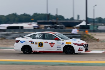 Coupe Nissan Sentra à ICAR