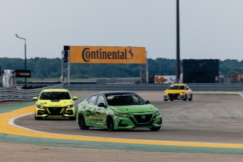 Coupe Nissan Sentra à ICAR