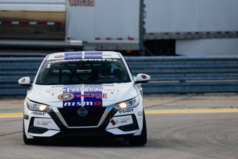 Coupe Nissan Sentra à ICAR