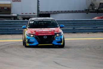 Coupe Nissan Sentra à ICAR