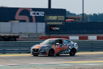 Coupe Nissan Sentra à ICAR