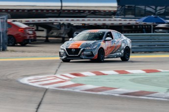 Coupe Nissan Sentra à ICAR