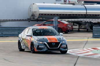 Coupe Nissan Sentra à ICAR