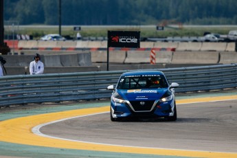 Coupe Nissan Sentra à ICAR