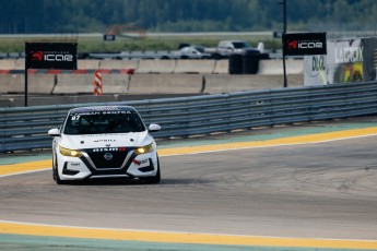 Coupe Nissan Sentra à ICAR