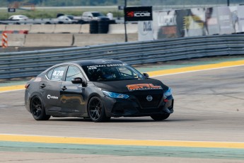 Coupe Nissan Sentra à ICAR