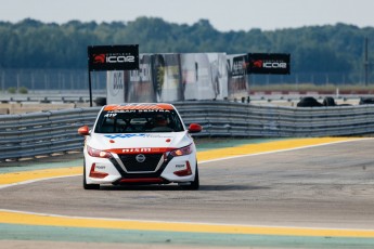Coupe Nissan Sentra à ICAR