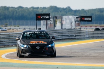 Coupe Nissan Sentra à ICAR