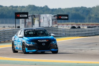 Coupe Nissan Sentra à ICAR