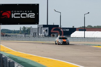 Coupe Nissan Sentra à ICAR