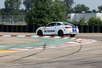 Coupe Nissan Sentra à ICAR
